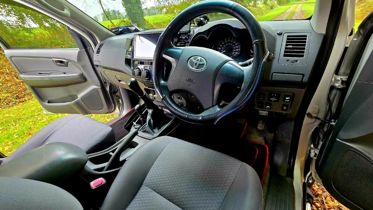 Toyota Hilux Double Cab 2.5L TDi - Image 2
