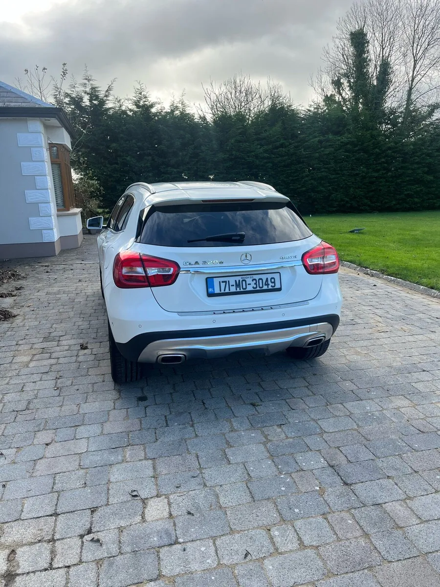 2017 Mercedes 220 gla - Image 2