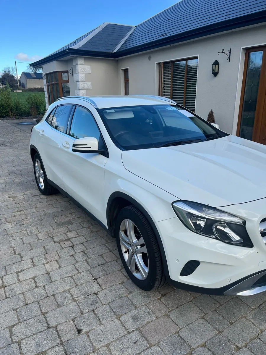 2017 Mercedes 220 gla - Image 3