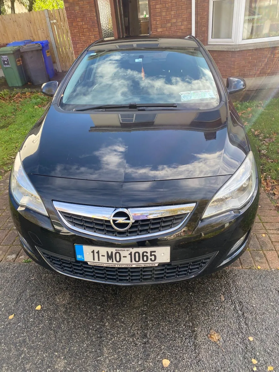 2011 Opel Astra - Image 1