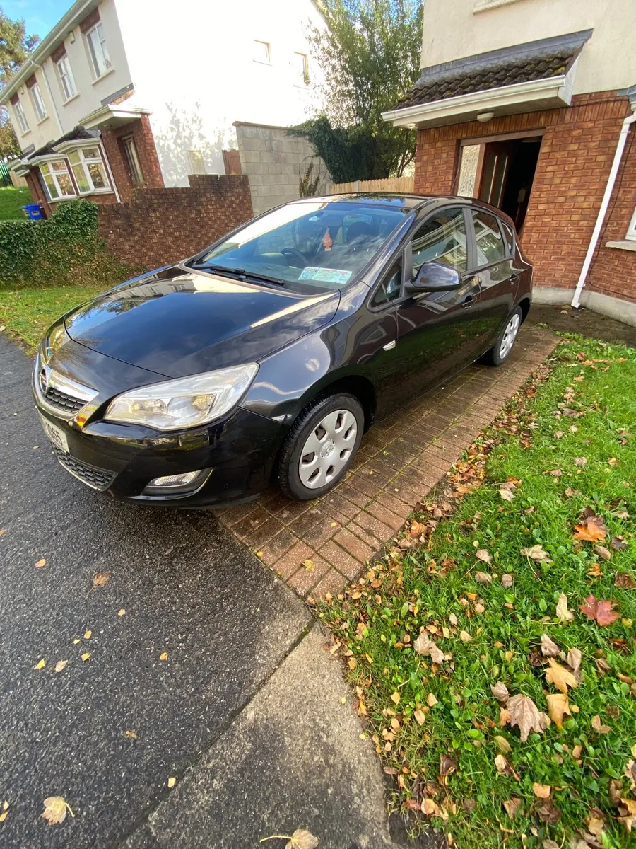 2011 Opel Astra - Image 2