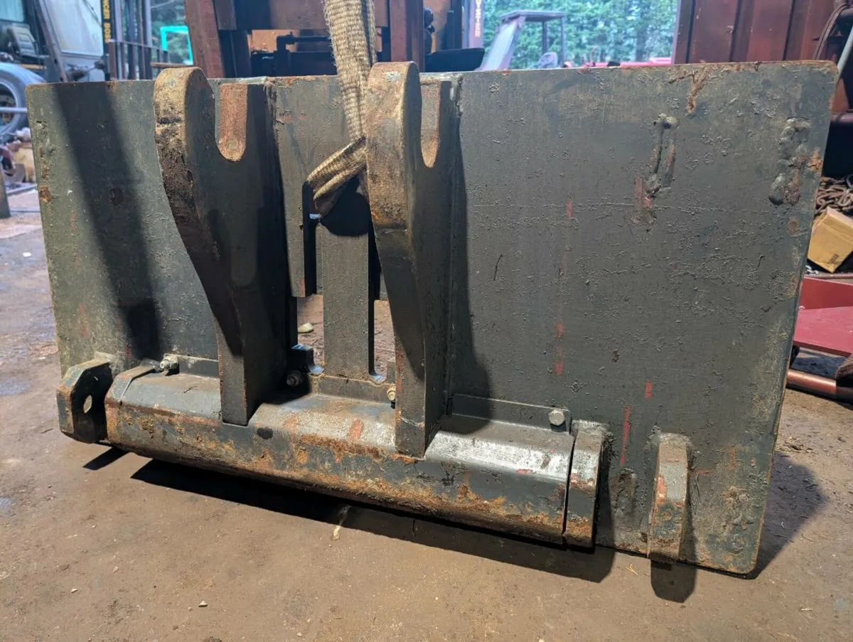 Fermec 860 Hydraulic Quick attach Headstock - Image 2