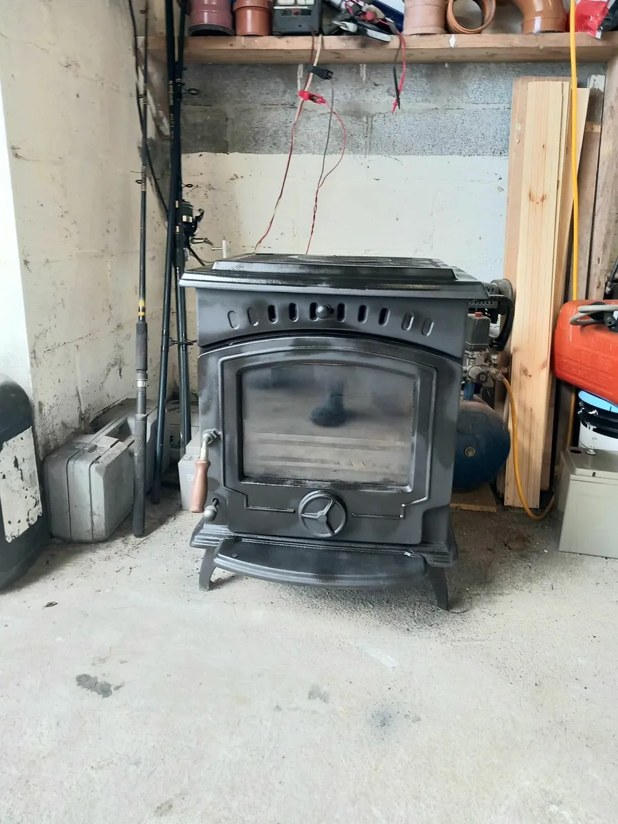 Solidfuel boiler stove with back b and 5 radiators - Image 1