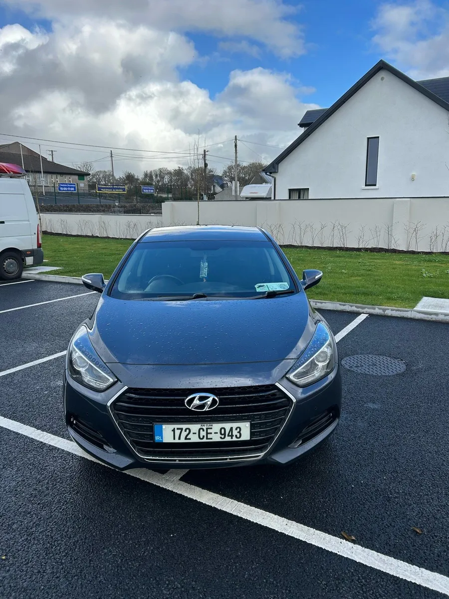 2017 Hyundai i40 1.7 CRDi SE Nav Blue Drive - Image 2