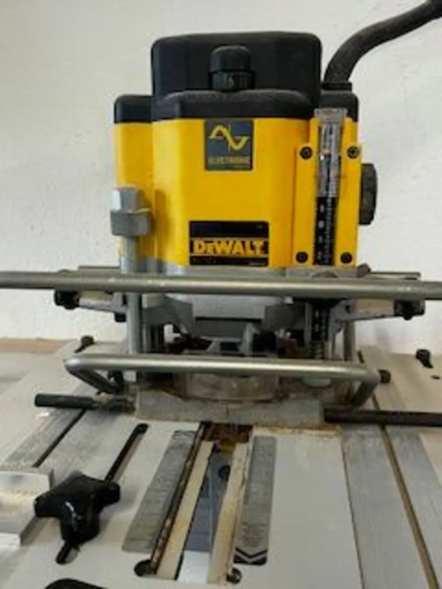 DeWalt Router 625E - Image 3