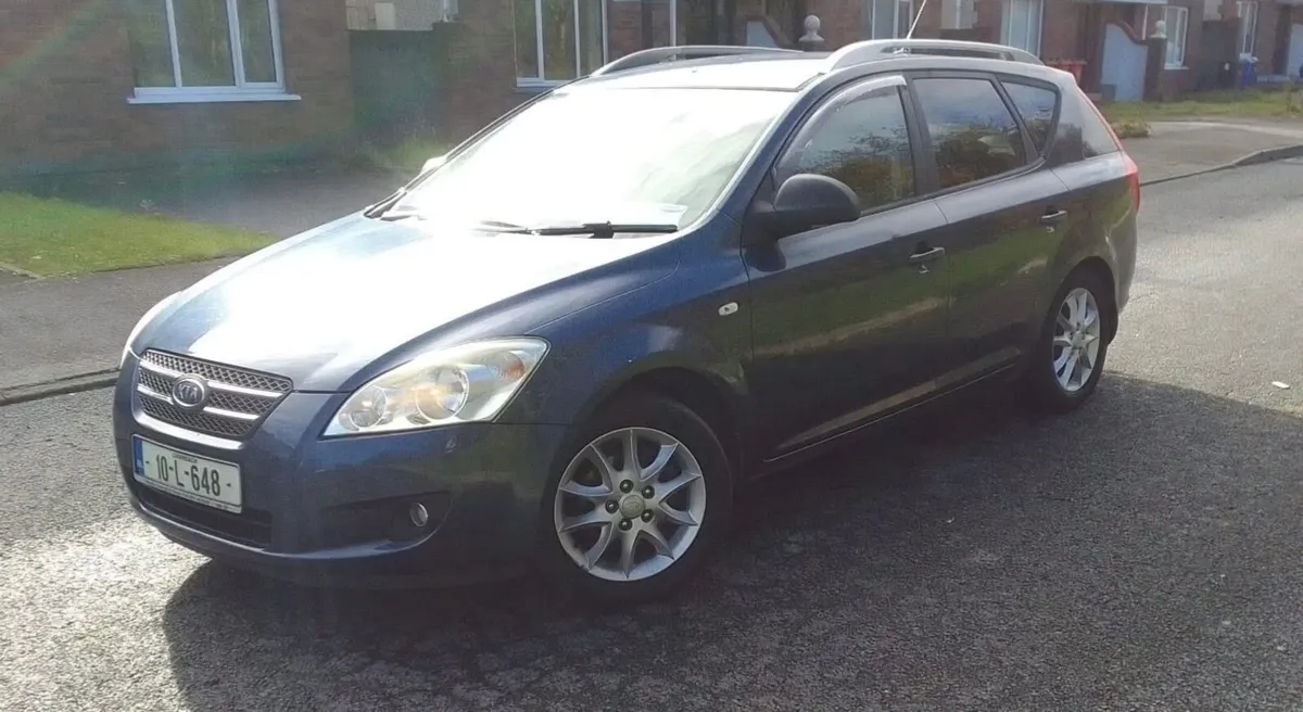 10 Kia Ceed 1.6 Diesel. Tax 02.26. €1950 Ono. - Image 3