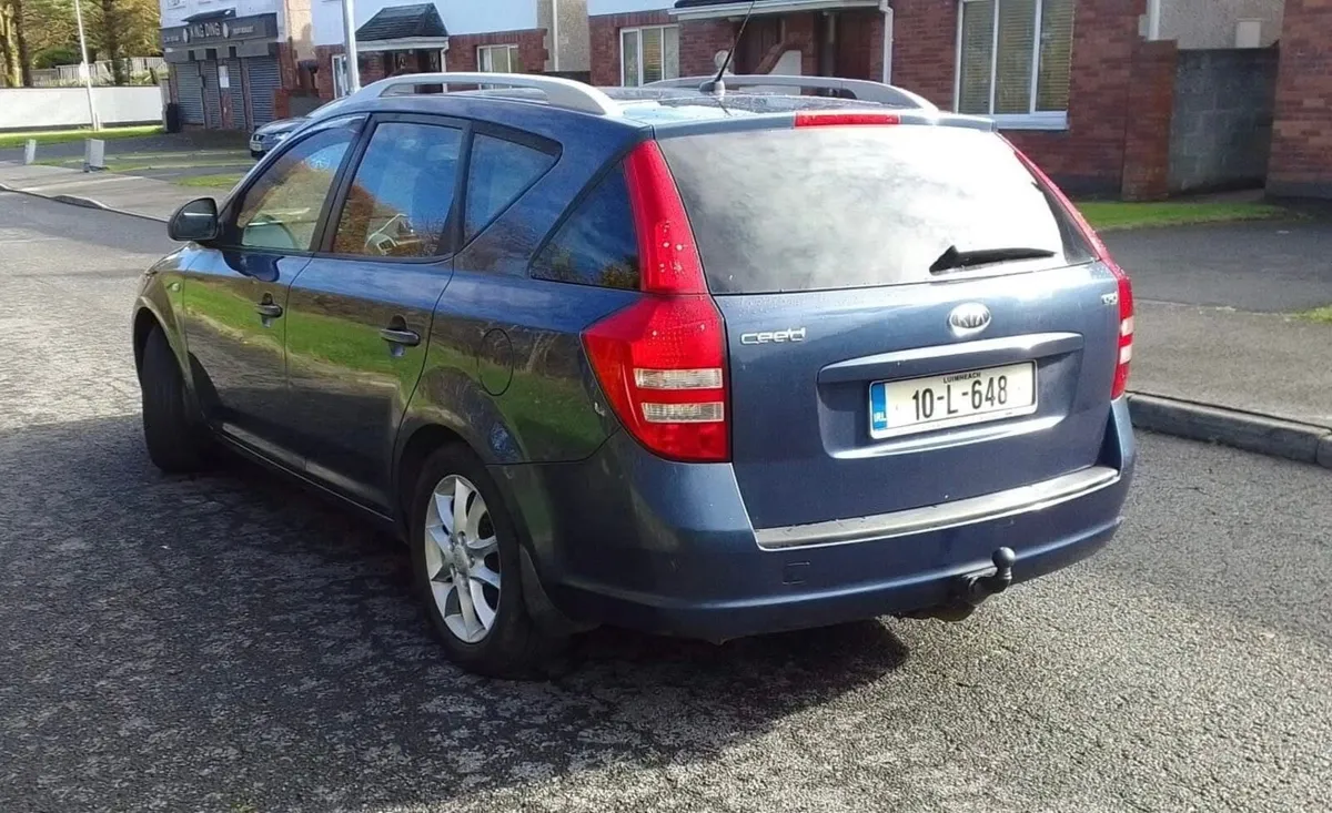 10 Kia Ceed 1.6 Diesel. Tax 02.26. €1950 Ono. - Image 4