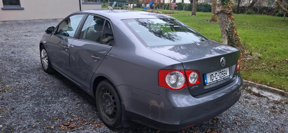 Volkswagen Jetta 2010 - Image 3