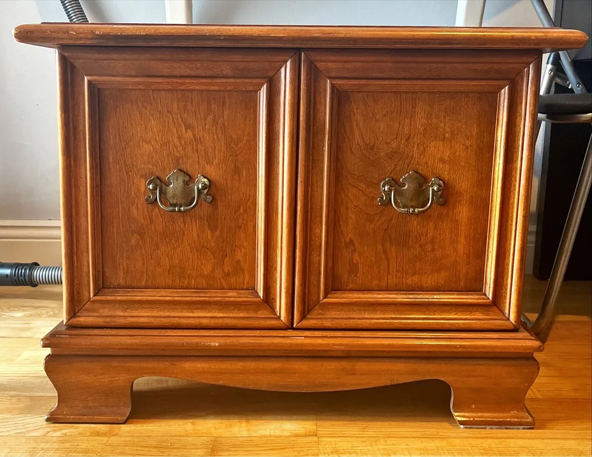 Coffee table /storage chest - Image 2