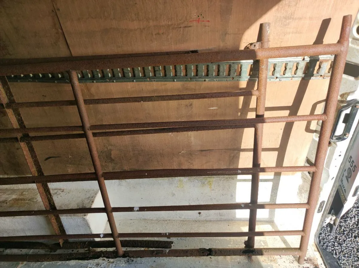 Farm yard gates - Image 2