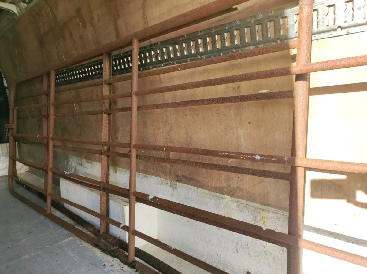 Farm yard gates - Image 4