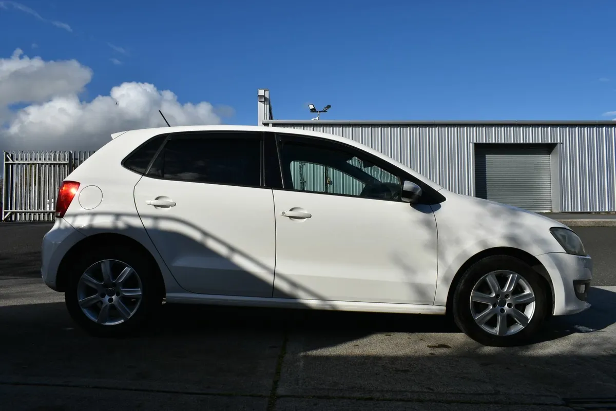 Volkswagen Polo 2013 AUTOMATIC 1.2 TSi - Image 4