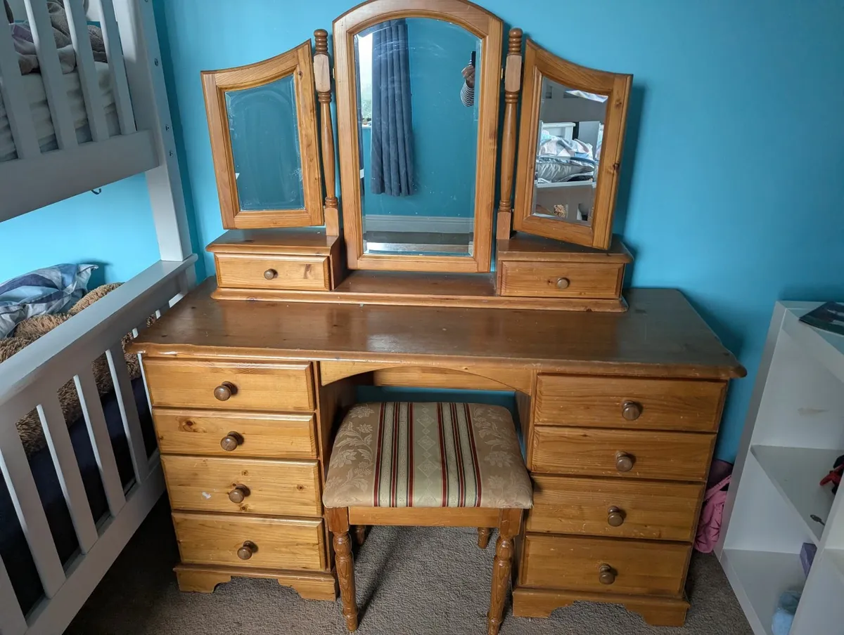 Solid pine dressing table - Image 1