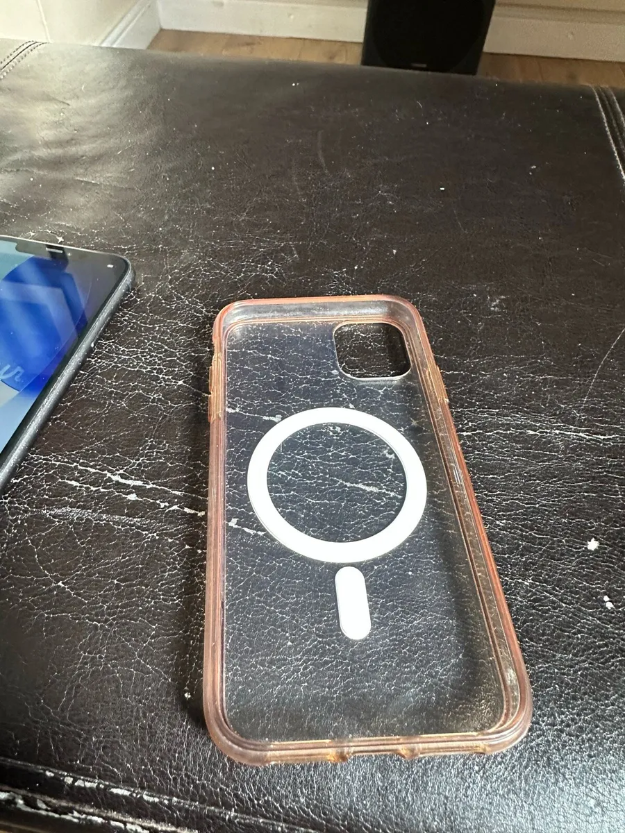 iPhone 11 with mag safe case - Image 4