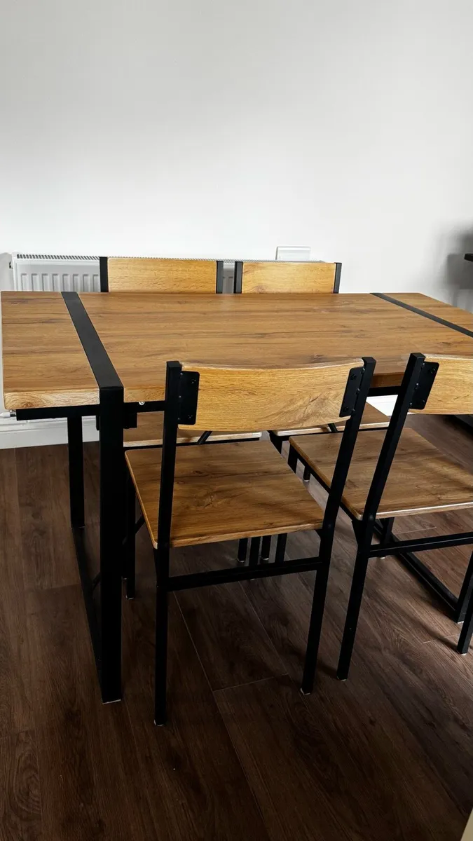 Table with 4 chairs - Image 2