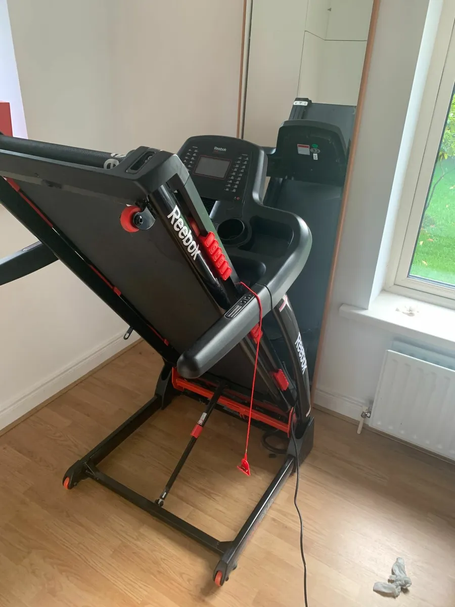 Reebok GT40s Treadmill - Image 2