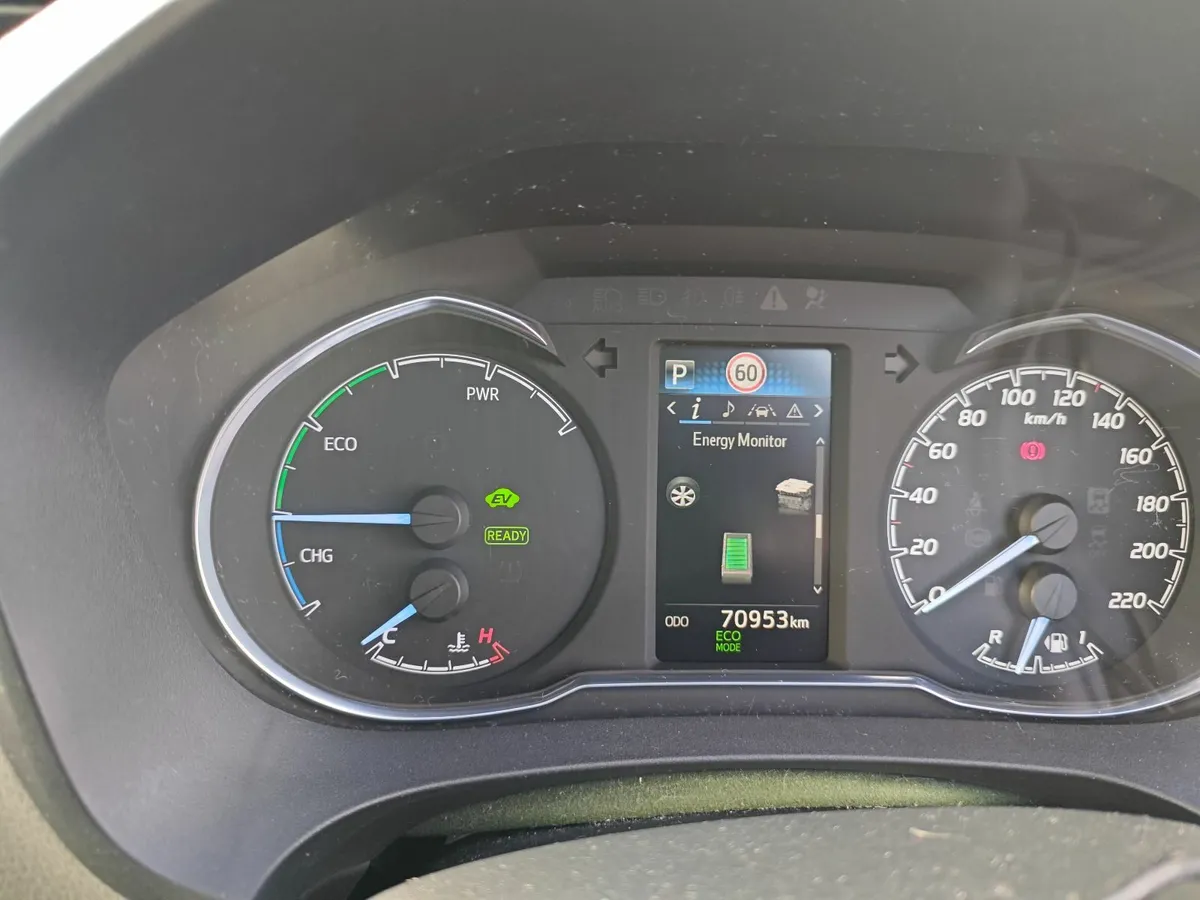 2017 Toyota Yaris Hybrid – Quick Sale! - Image 2