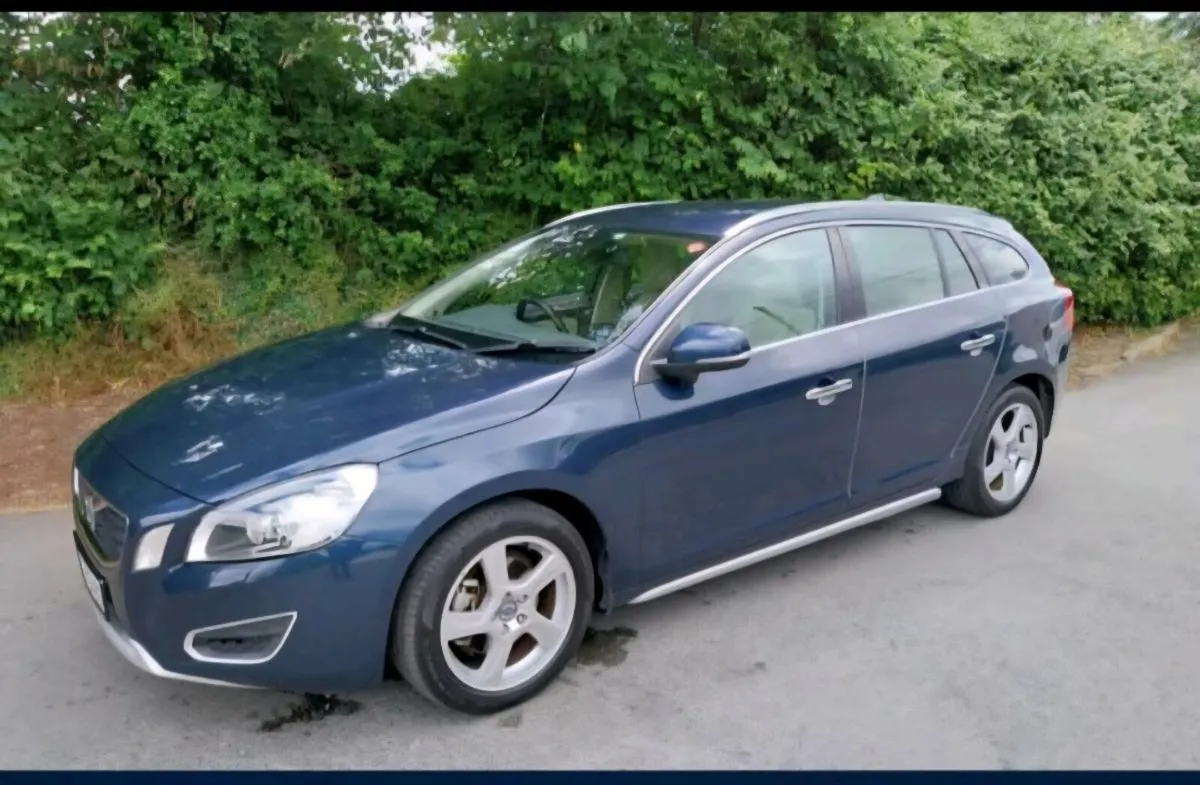 VOLVO V60 | 1.6 PETROL | AUTOMATIC - Image 4