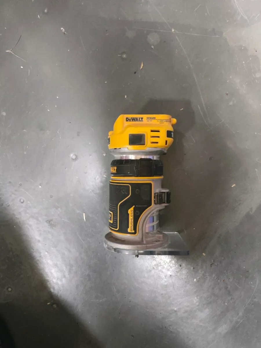 DeWalt dcw 600 router