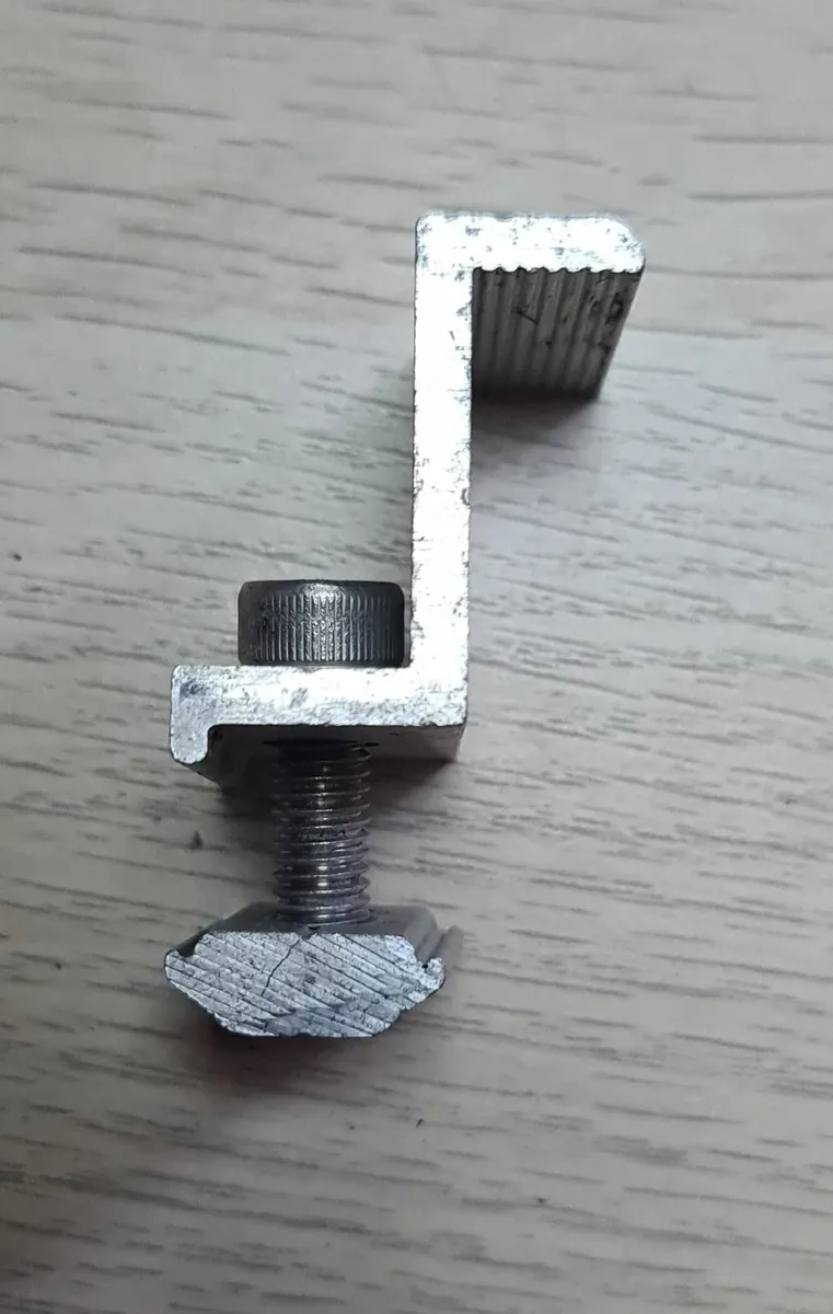 Aluminium Mounting Bracket with Bolt & Nut – L - Image 1