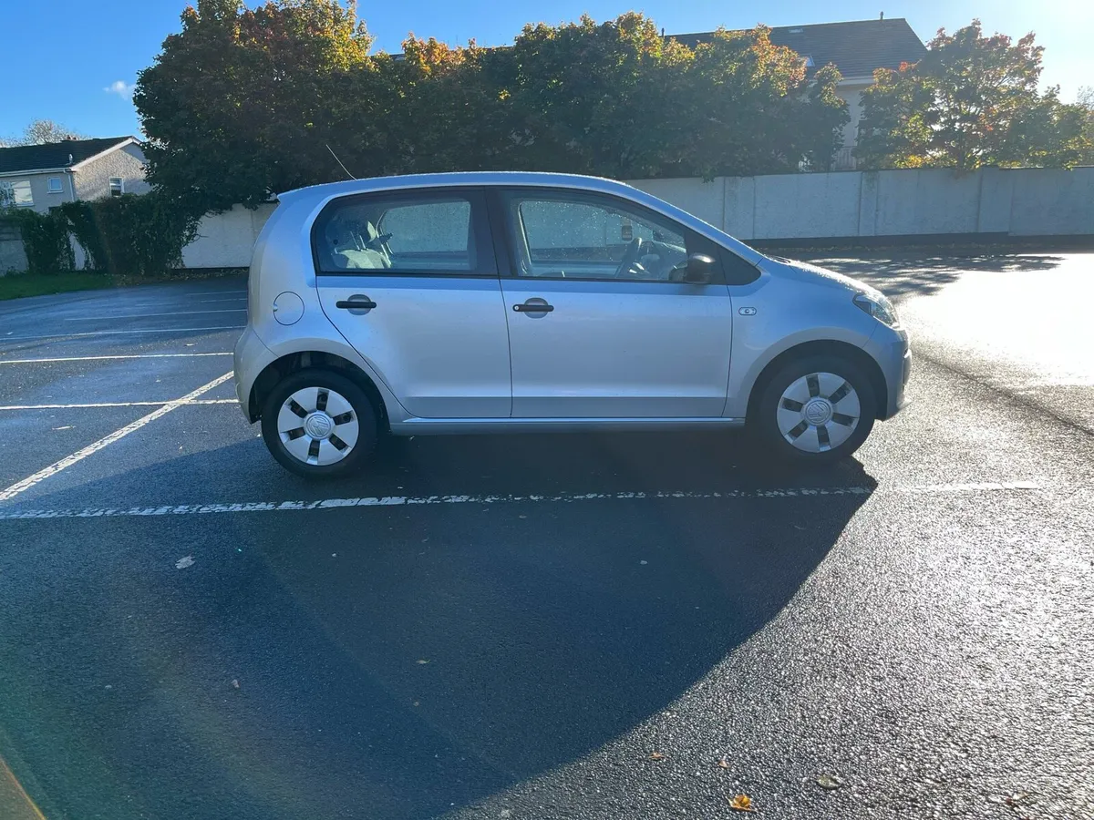Volkswagen up - Image 2