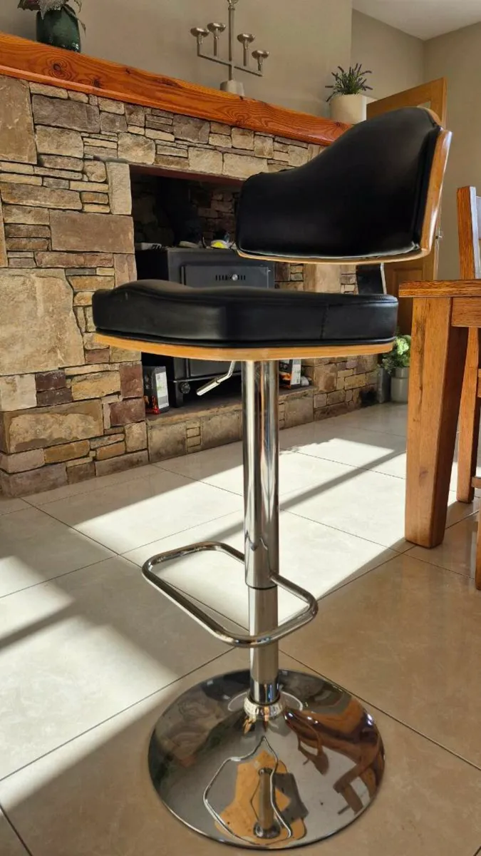 Breakfast bar stools - Image 2