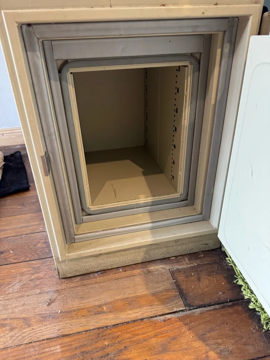 Safe - Image 2