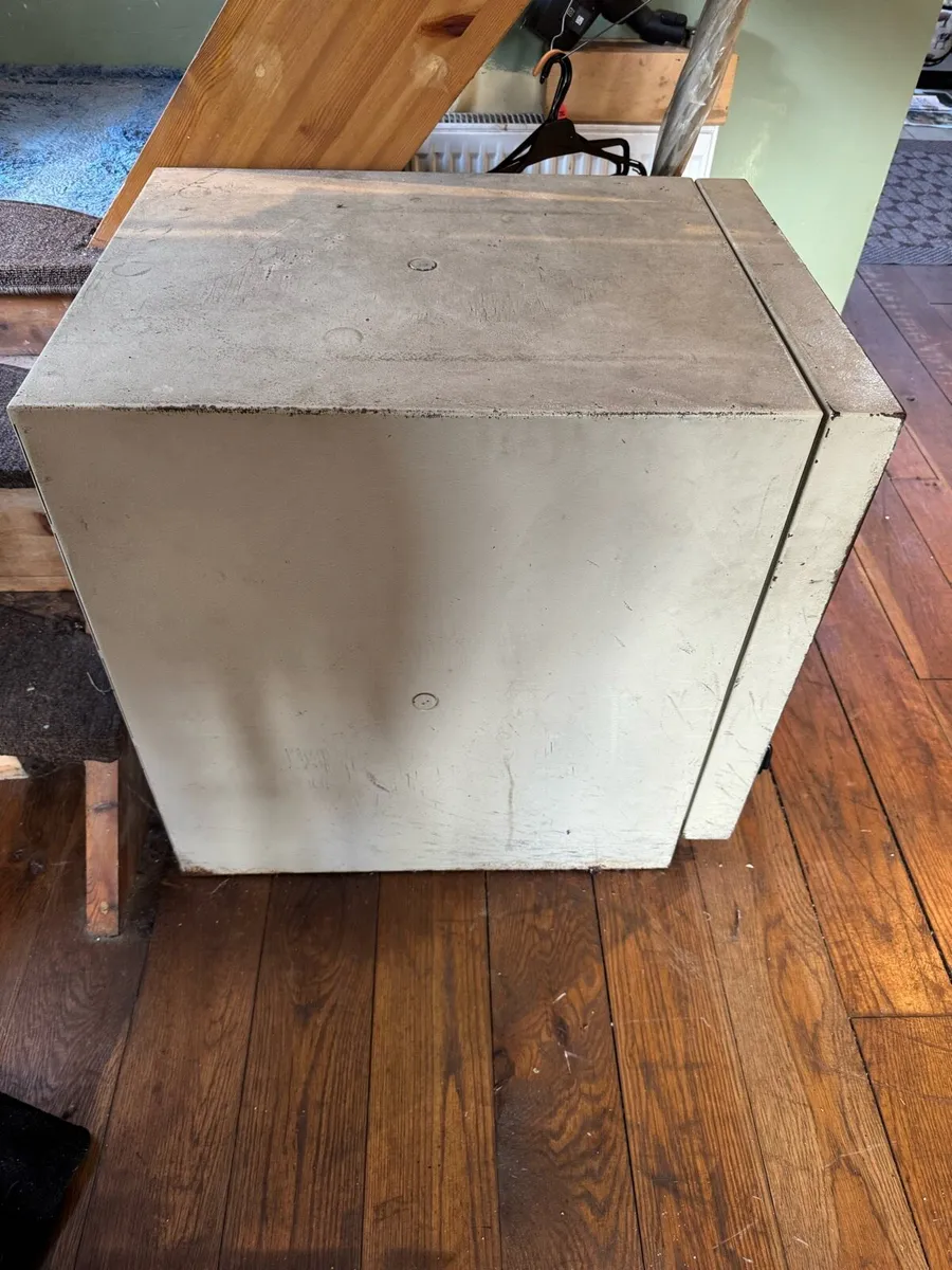 Safe - Image 3