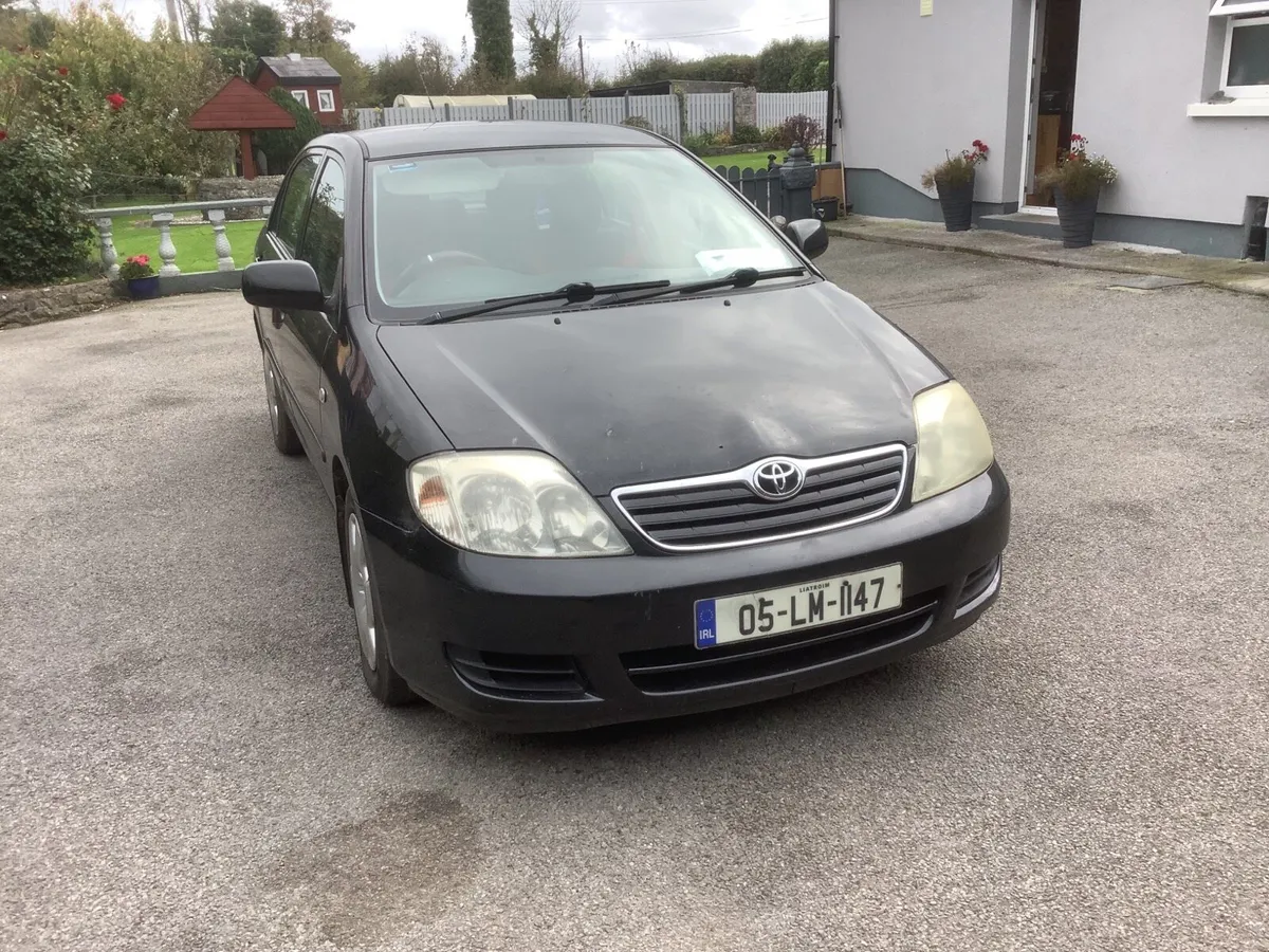 Toyota Corolla Saloon - Image 3