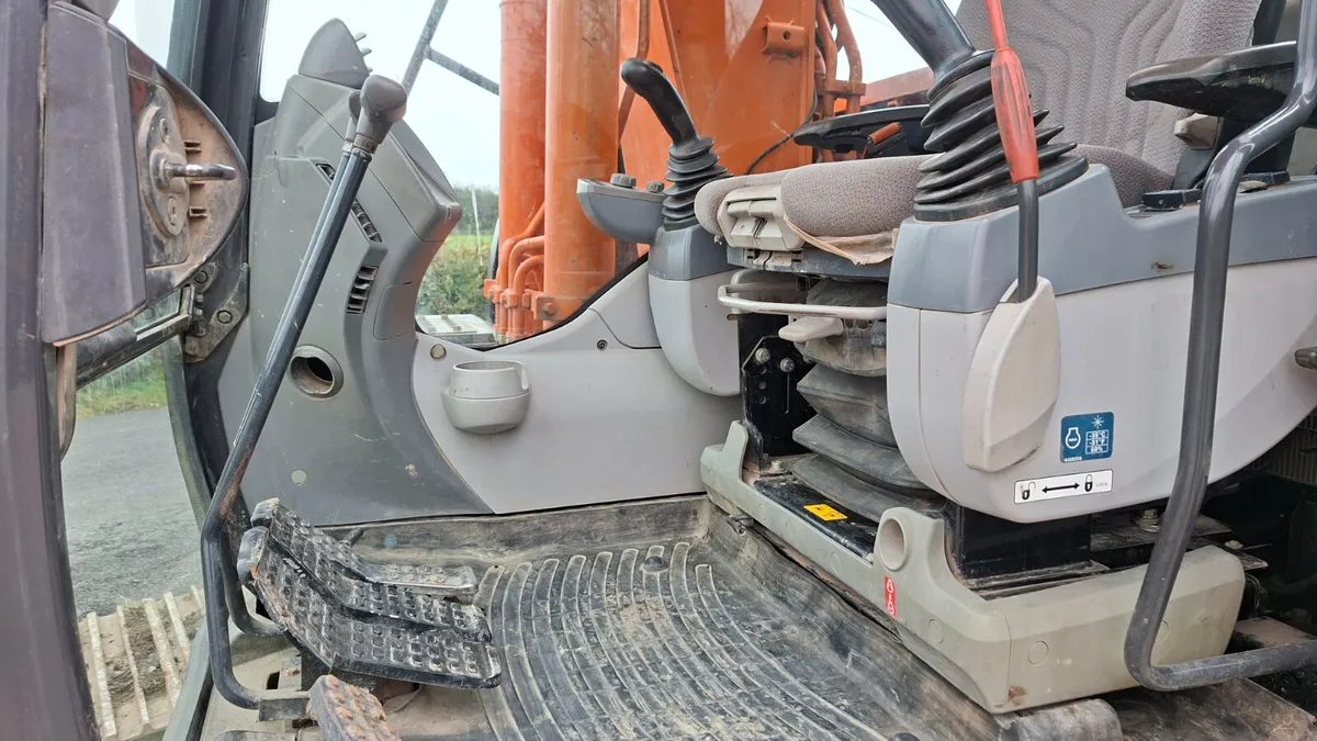 2018 Hitachi 130.6 - Image 4