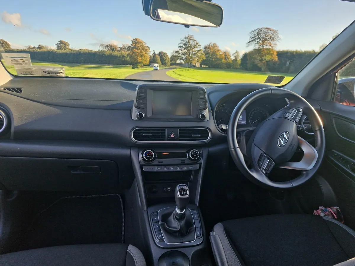 Hyundai KONA 2020 Two-tone Excutive - Image 2