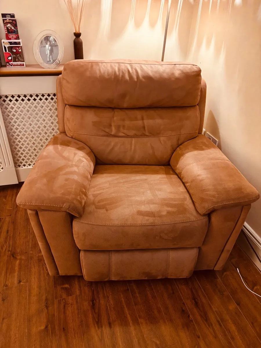 Suite of furniture - Image 1