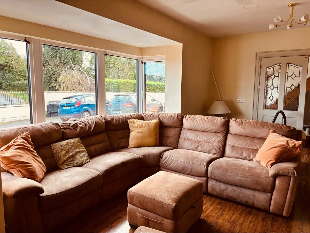 Suite of furniture - Image 2