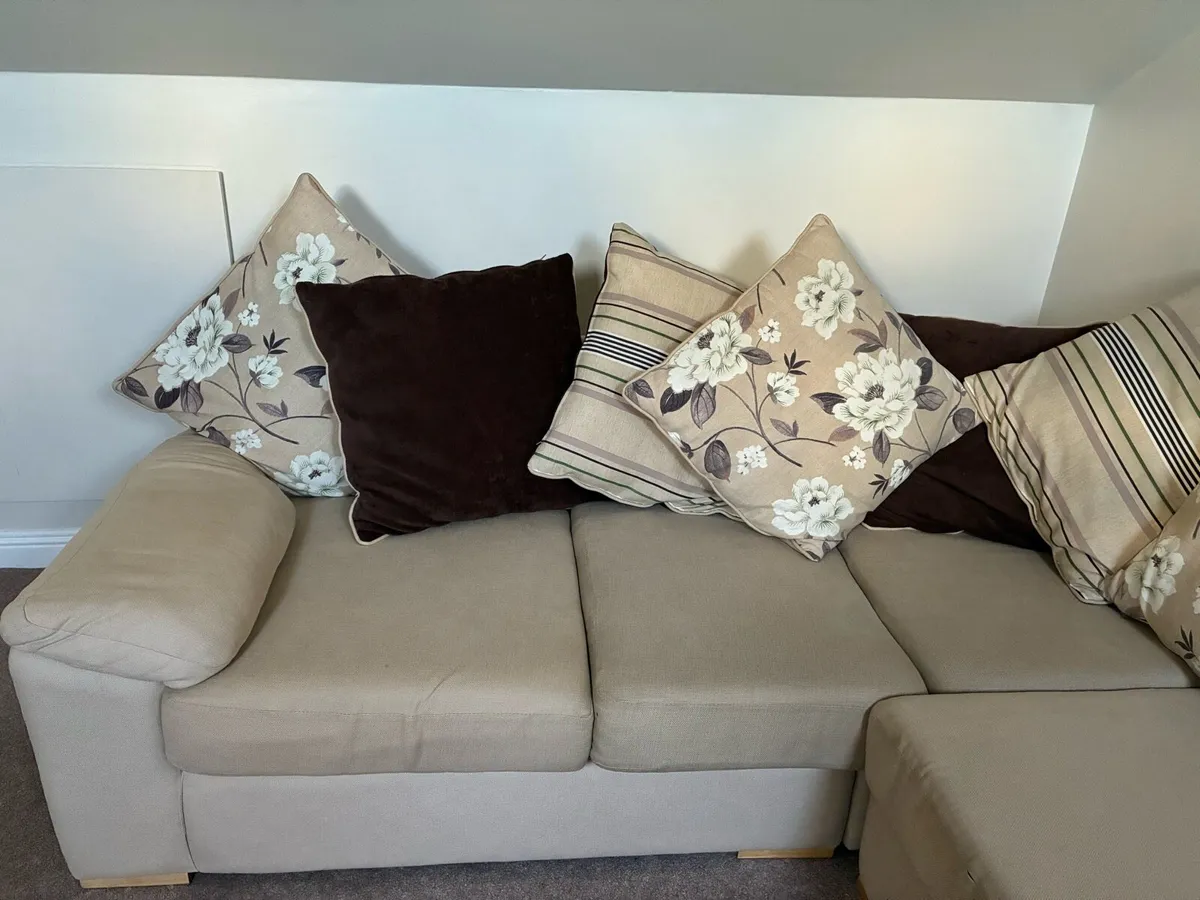 Corner couch - Image 2