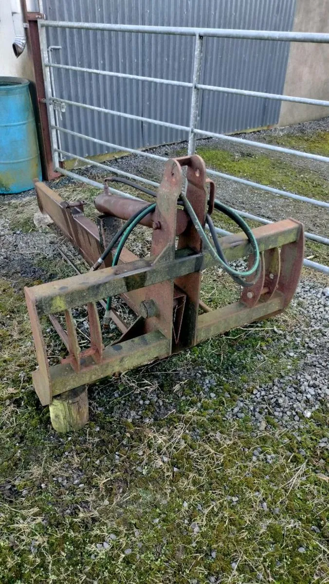 Bale splitter - Image 1