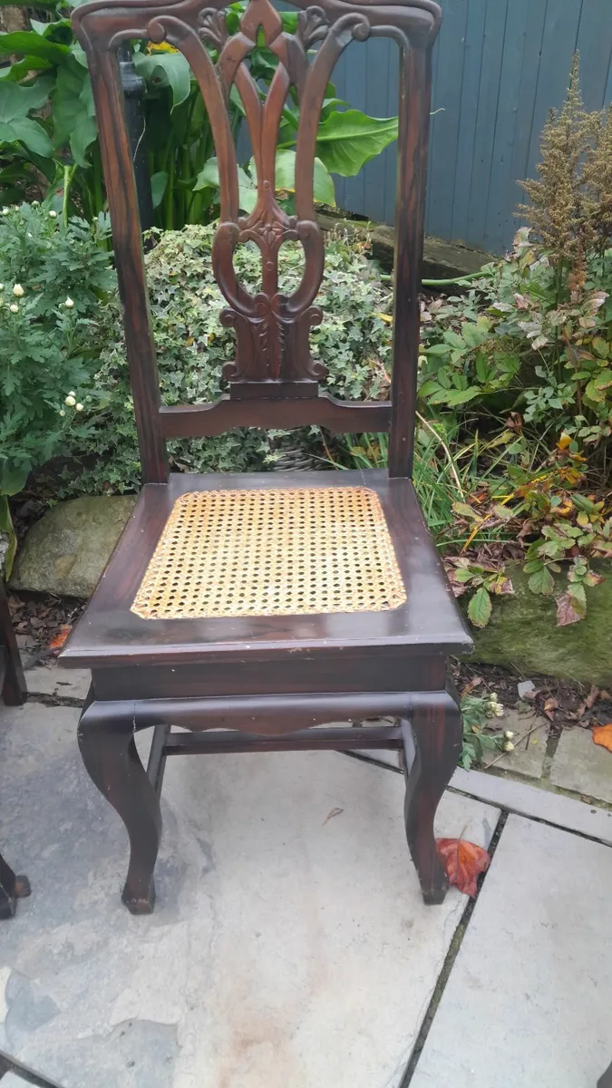 8 Quality dining chairs including 2 carvers - Image 4