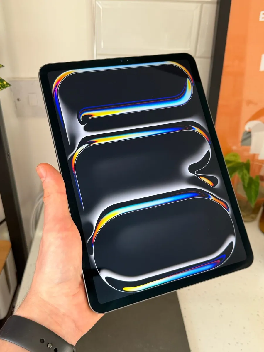 iPad Pro 11” (2nd Gen, WiFi) 128GB + Folio Cover - Image 2
