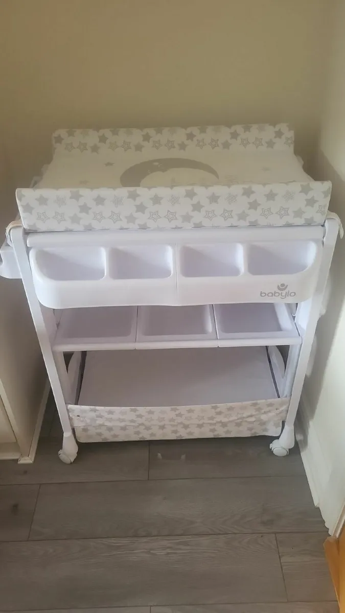 Babylo changing table - Image 1