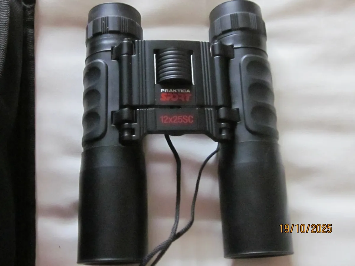 Compact binoculars - Image 1