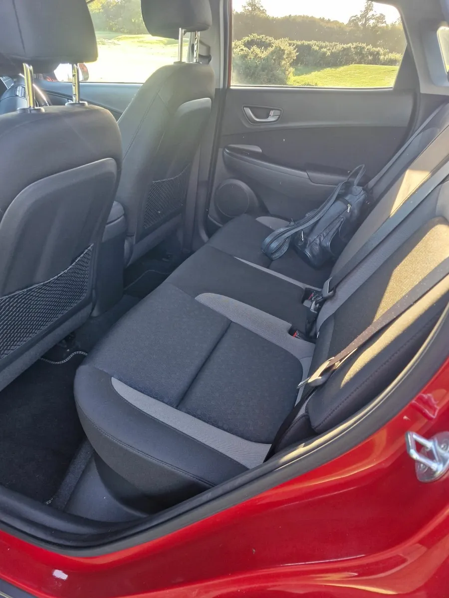 Hyundai KONA 2020 Two-tone Excutive - Image 4