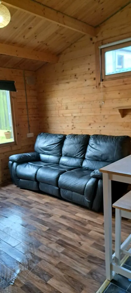 Log Cabin - Image 3
