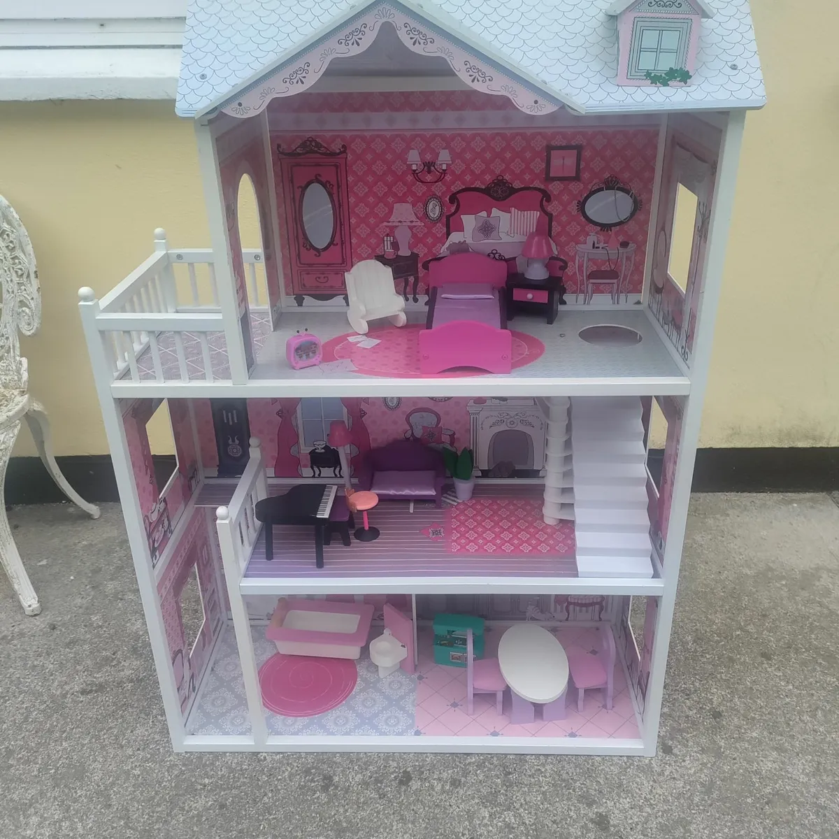 Dolls house - Image 1