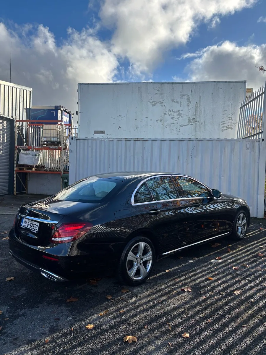 2017 Mercedes E200d - Image 4