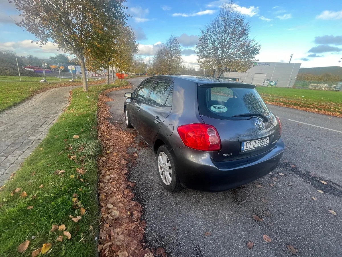 Toyota Auris 2007 - Image 2