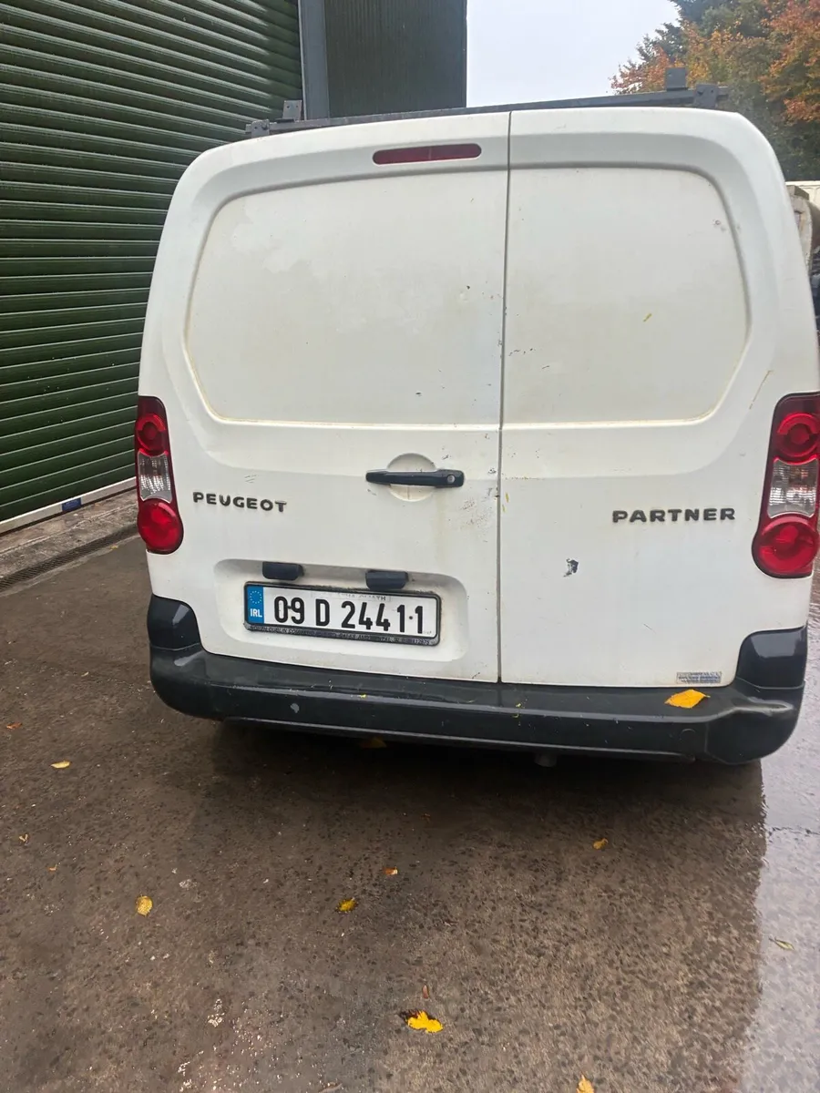 Van - Image 2