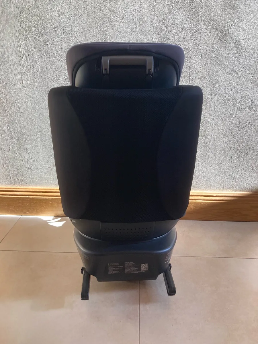 Joie 360 spin car seat - Image 4