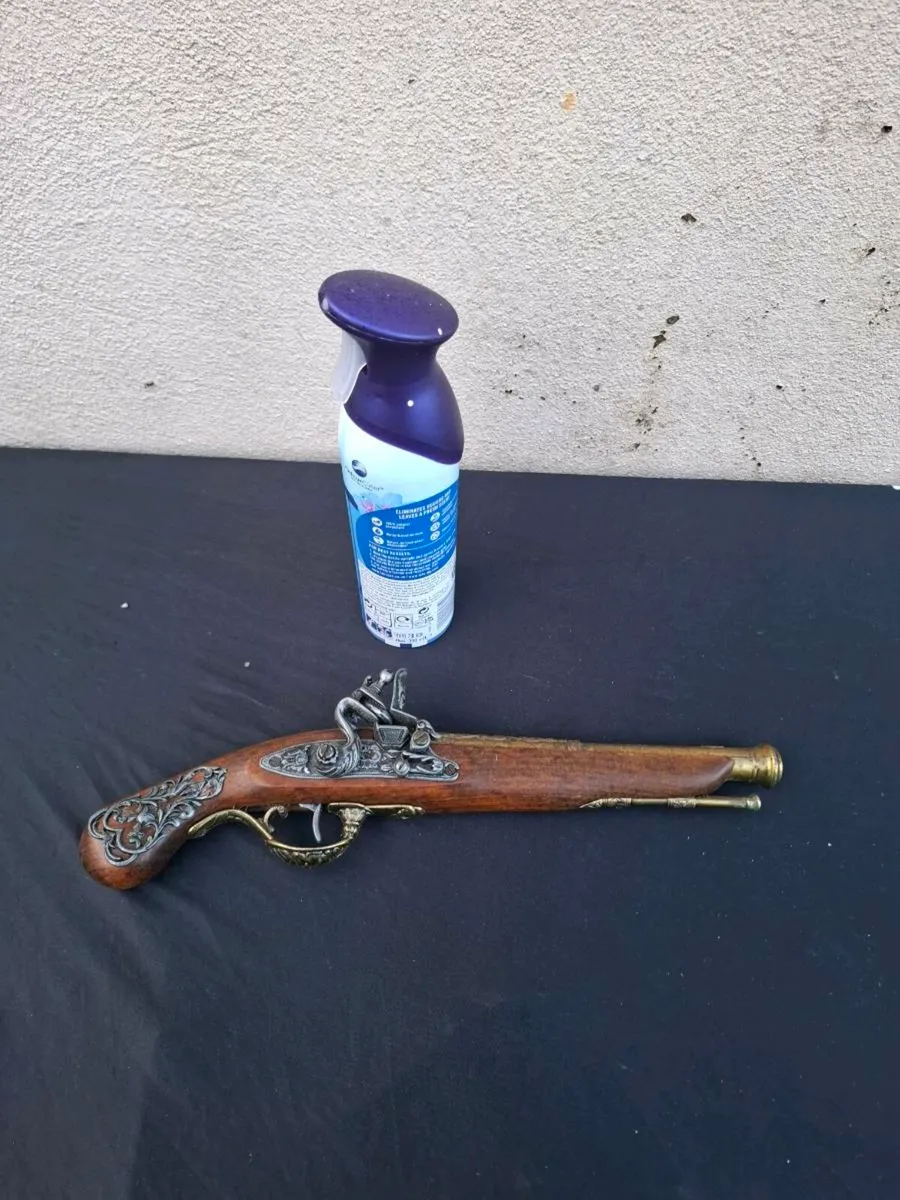 By post only vintage looking pistol - Image 1