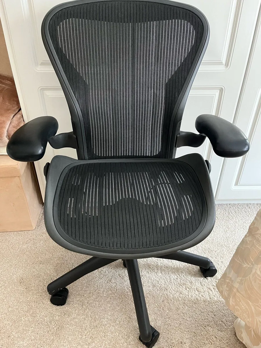 Herman Miller Aeron Chair Black - Image 2