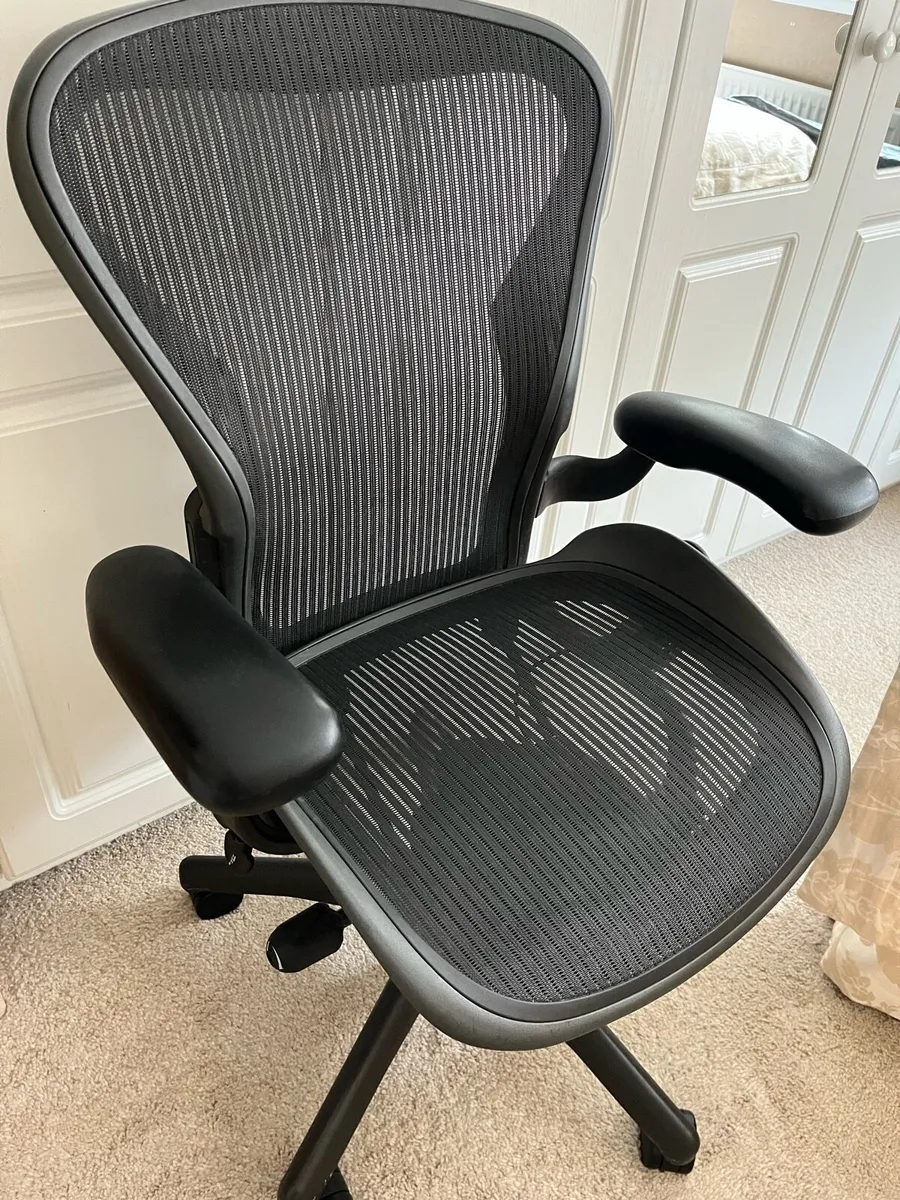 Herman Miller Aeron Chair Black - Image 3