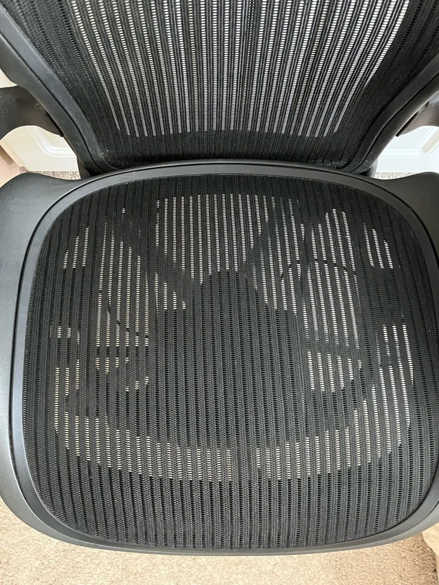 Herman Miller Aeron Chair Black - Image 4